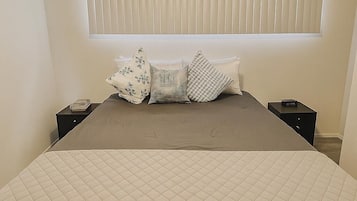 Iron/ironing board, internet, bed sheets