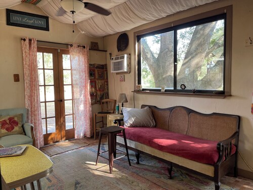 Out in the country! Tranquil cabin in Leon County. Cute converted Goat Shed!!!