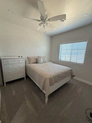 3 bedrooms, iron/ironing board, Internet, bed sheets