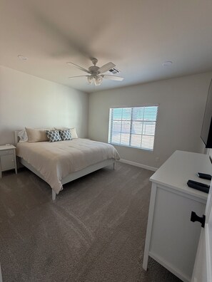 3 bedrooms, iron/ironing board, Internet, bed sheets - Newly Remodeled Chandler Gem — Stylish 3 Bed, 2 Bath Home Awaits! (Chandler)