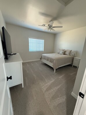 3 bedrooms, iron/ironing board, Internet, bed sheets