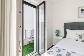 1 bedroom, iron/ironing board, WiFi, bed sheets - Room 'Quarto 1' with Shared Garden, Wi-Fi and Air Conditioning (Braga)