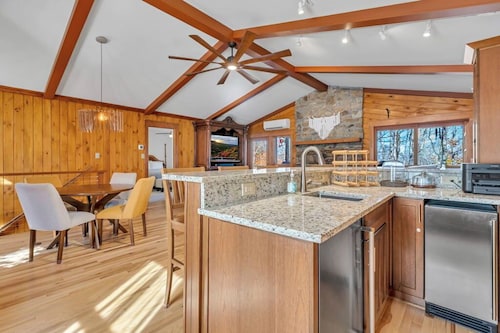 Gilligan's Island Mountain Ski Cottage