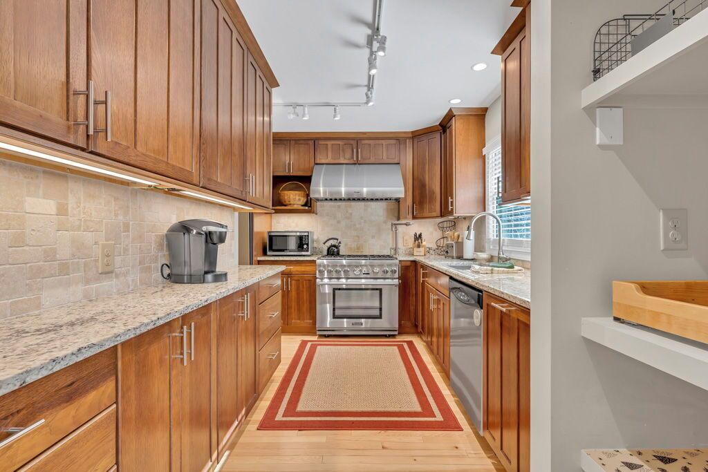 冰箱、微波炉、烤箱、炉灶