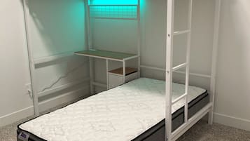 3 bedrooms, iron/ironing board, WiFi, bed sheets