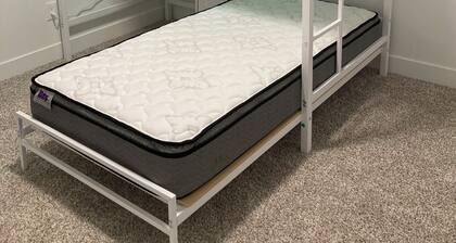 Lovely 3 BR Condo w/ Vaulted ceilings, Near Hot Springs & Utah Lake - 30 day min