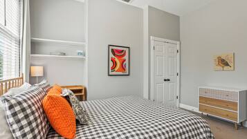 Casa, vistas al patio | Cortinas opacas, tabla de planchar con plancha, wifi gratis