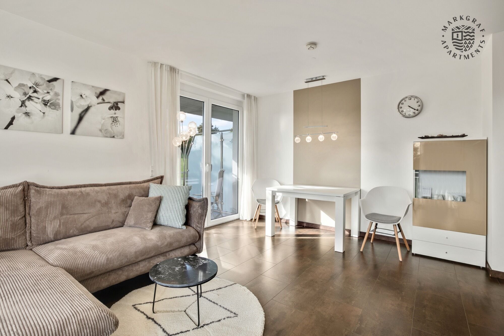 Deluxe Apartment | Living area | 90-cm flat-screen TV with cable channels