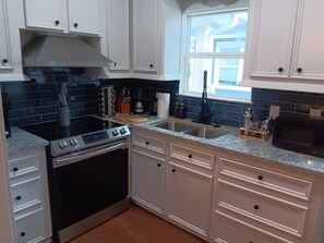 Mikrobølgeovn, ovn og kokeplater