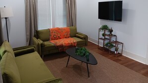 Living area - Lovely 2-bedroom house with AC in vibrant Houston (Houston)