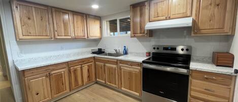 Refrigerador, microondas, horno, placa de cocina