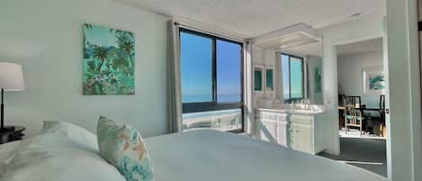 2 dormitorios, escritorio, tabla de planchar con plancha y cuna de viaje