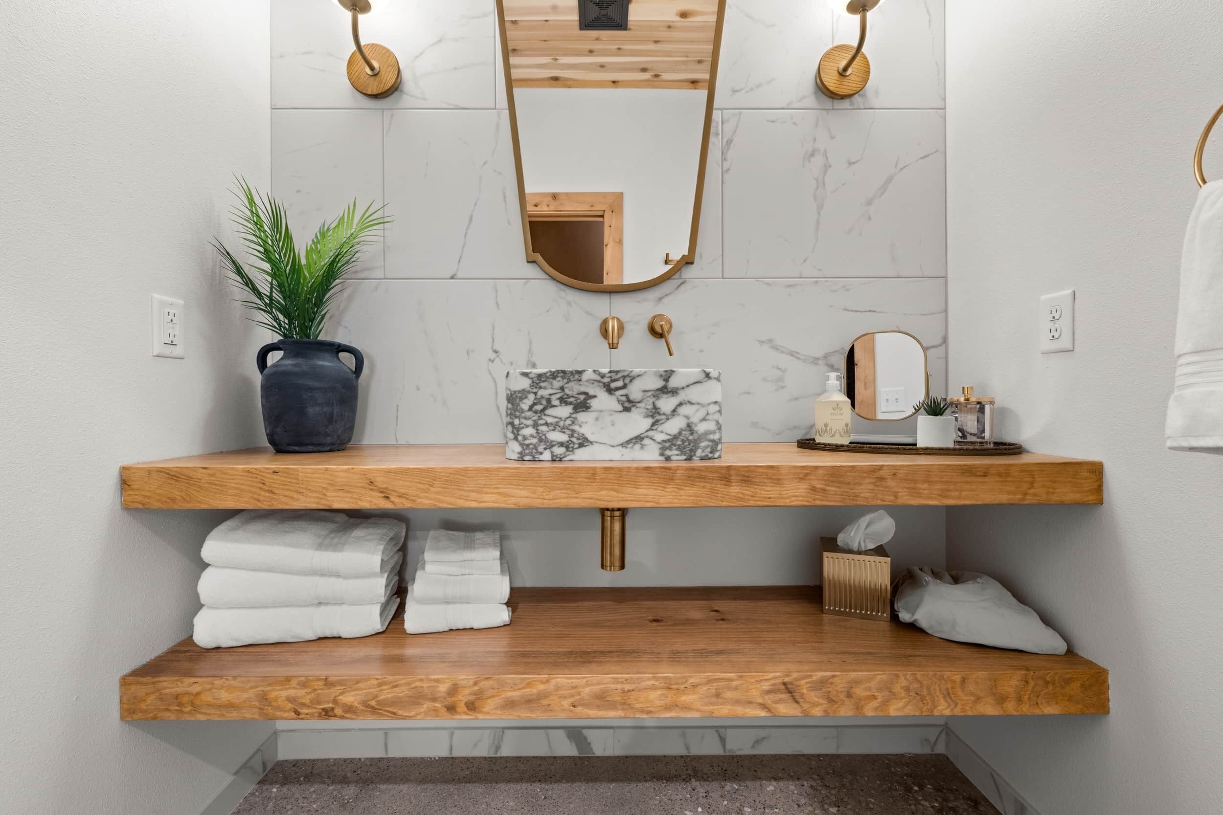 تجهيزات دش، مجففات شعر، مناشف، صابون