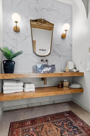 تجهيزات دش، مجففات شعر، مناشف