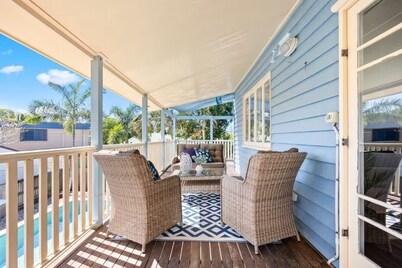 Bluewater Beach Retreat - 5BD/Pool/Walk to Beach