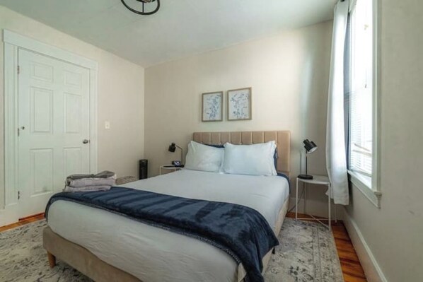 Iron/ironing board, internet, bed sheets