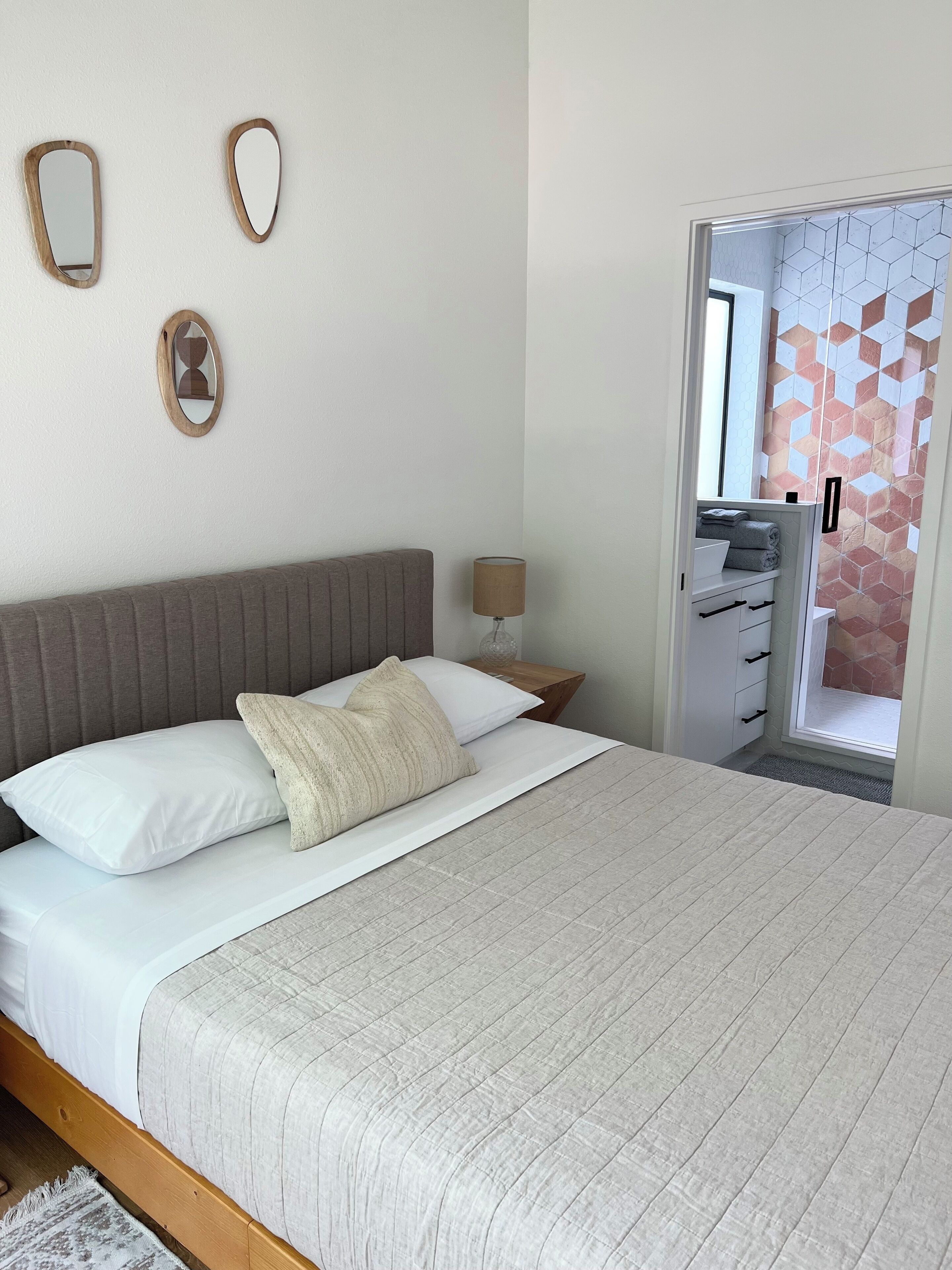 2 chambres, fer et planche à repasser, Wi-Fi, draps fournis