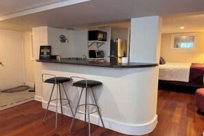 1 غرفة نوم وواي فاي مجانًا وملاءات أسرّة