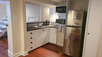 Fridge, microwave, oven, coffee/tea maker