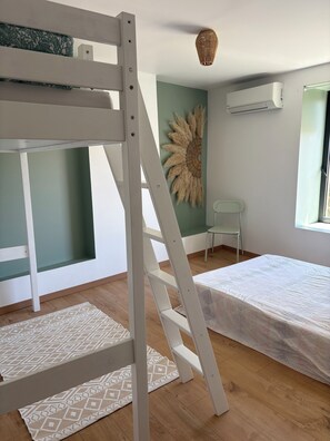 2 chambres, fer et planche à repasser, accès Internet, draps fournis