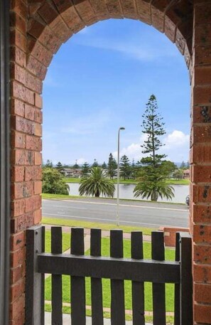 Interior - Belle Escapes - Paradise on The River Frontage (Glenelg North)