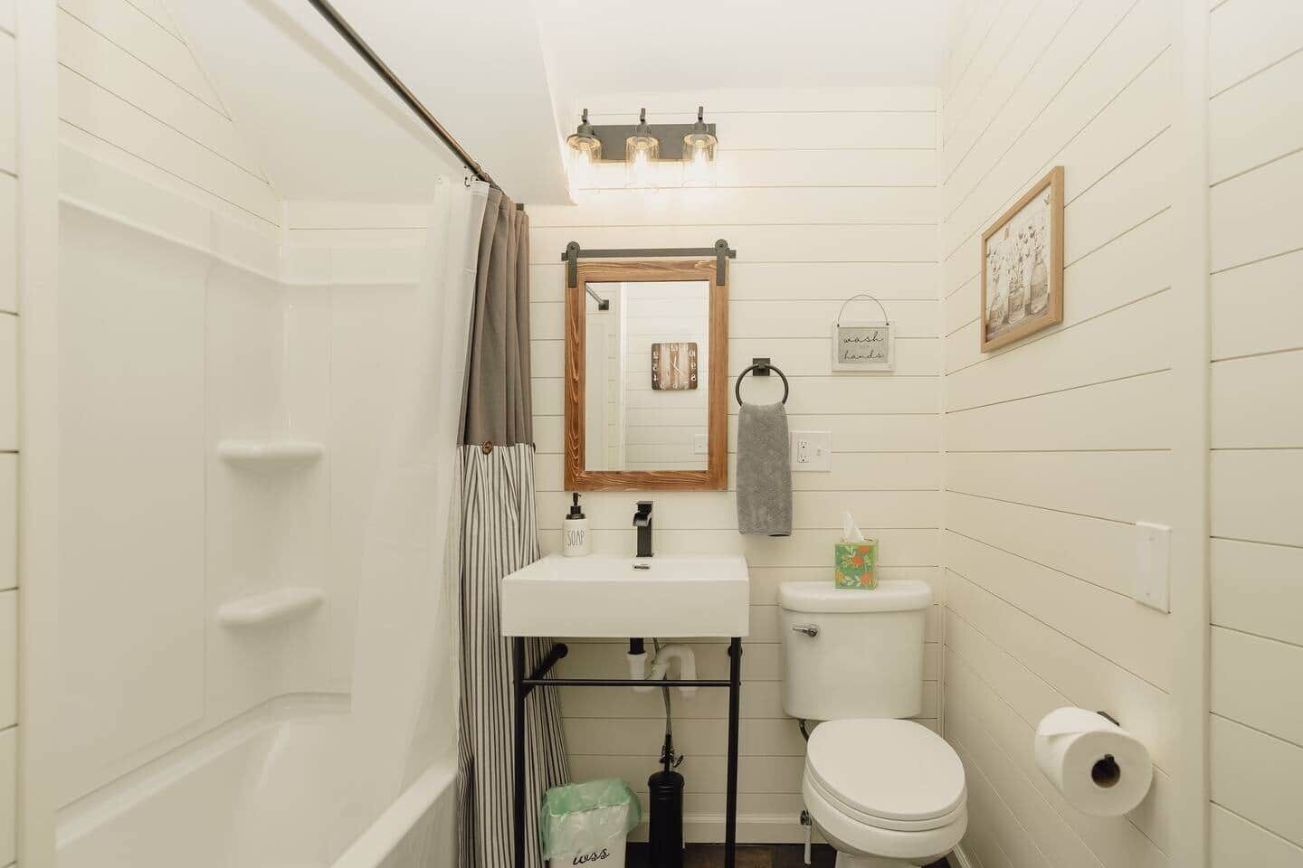 Secador de pelo y toallas