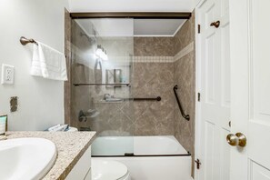Shower, towels, shampoo