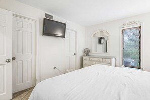 1 dormitori, planxa i posts de planxar, wifi i roba de llit