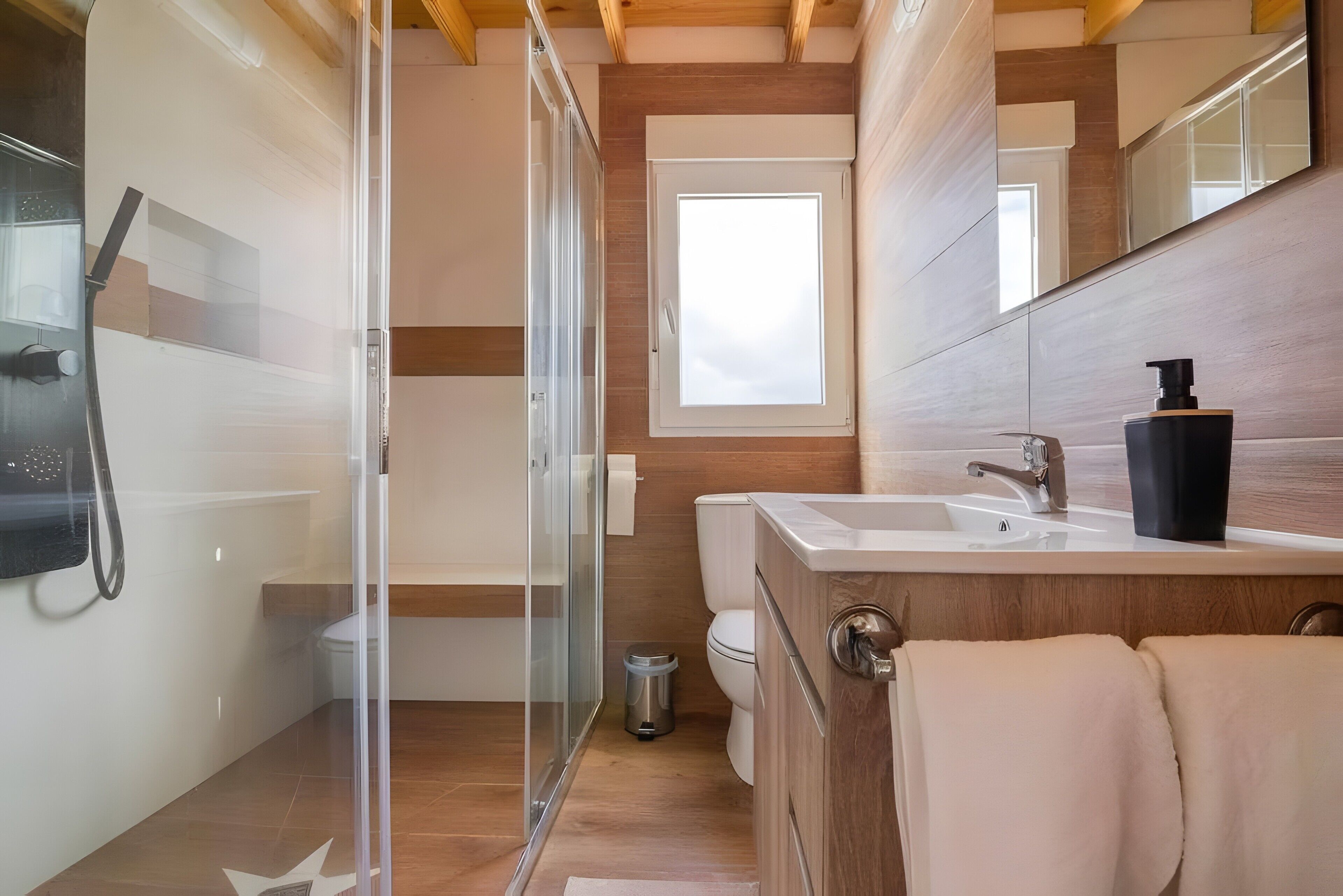 Een douche, handdoeken