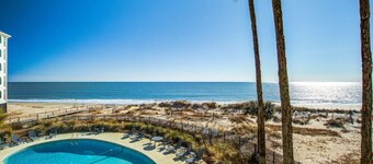 Bright and spacious condo with beach & ocean views, pool, basketball & balcony