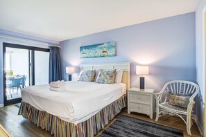 2 bedrooms, WiFi, bed sheets - Bright and spacious condo with beach & ocean views, pool, basketball & balcony (Isle of Palms)