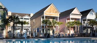 Cozy 2BR Pet Friendly Walkable Resort Cottage w/ Pool Access