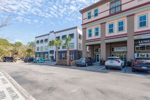 Exterior - Cozy 2BR Pet Friendly Walkable Resort Cottage w/ Pool Access (Charleston)