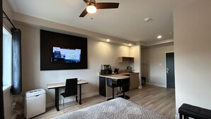 ダブルルーム | 防音設備、WiFi (無料)