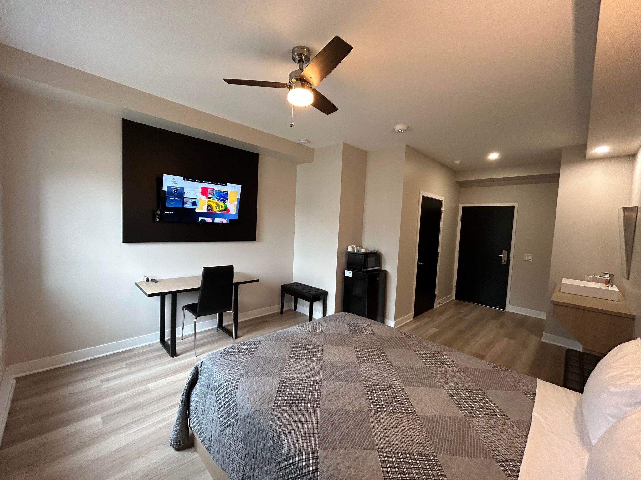 Doppelzimmer, barrierearm | Schallisolierte Zimmer, kostenloses WLAN, Rollstuhlgeeignet