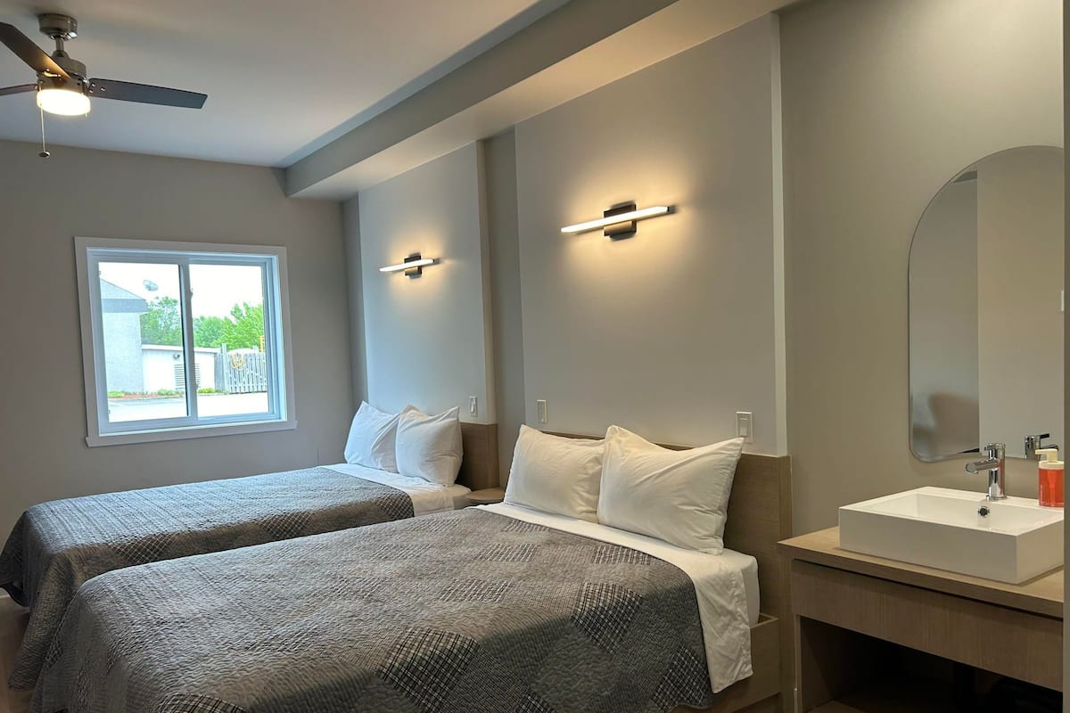 Vierpersoonskamer | Geluiddichte muren, gratis wifi, rolstoeltoegankelijk