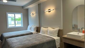 Vierpersoonskamer | Geluiddichte muren, gratis wifi, rolstoeltoegankelijk