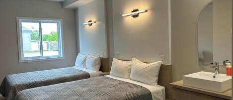 Quadruple Room | Soundproofing, free WiFi, wheelchair access