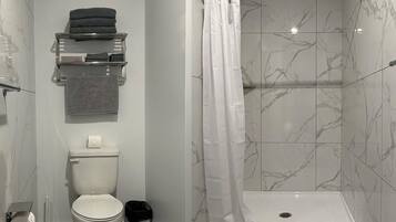 Kolmen hengen huone | Kylpyhuone