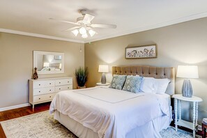 3 bedrooms, desk, iron/ironing board, travel cot
