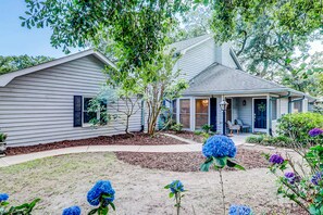 Exterior - Coastal cottage with yard, near shopping & dining in Old Village District (Mt. Pleasant)