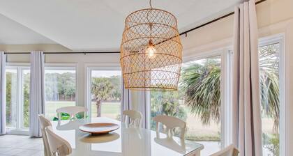 Bright villa with lagoon & fairway views - walk to the beach & golf