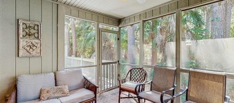 Cabin in the maritime forest with pool and golf on-site - walk to the beach