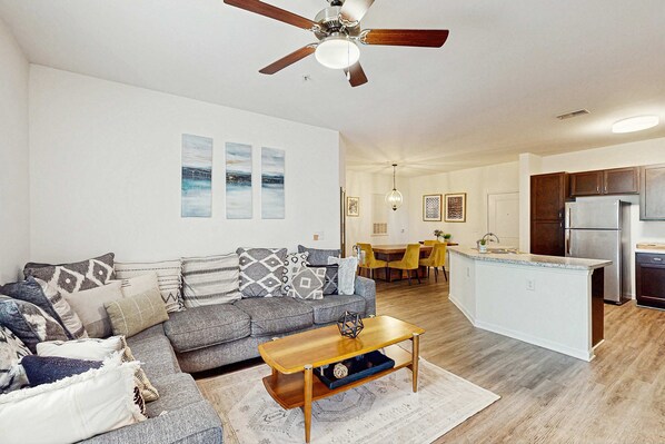 TV, foosball, offices - Spacious 3BR in Pet Friendly Walkable Resort with a Pool (Charleston)