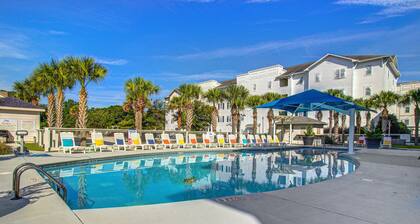 Spacious 3BR in Pet Friendly Walkable Resort with a Pool