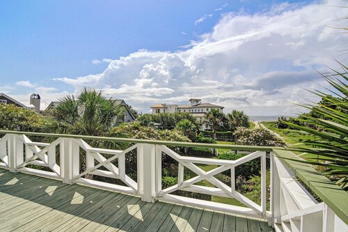Beautiful Sullivan’s Island home next to lighthouse - easy walk to beach