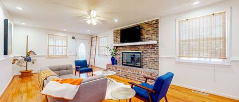 TV, peis og kontorer