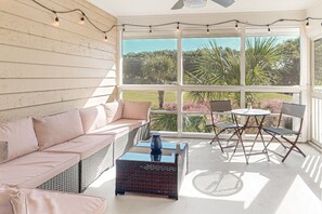 Televisión y oficina 