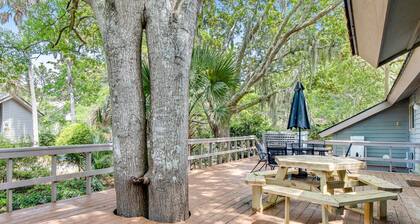 Dog-friendly woodland home with high-speed WiFi & large back deck - beach nearby