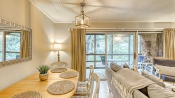 Fernseher, DVD-Player, Arbeitsbereiche